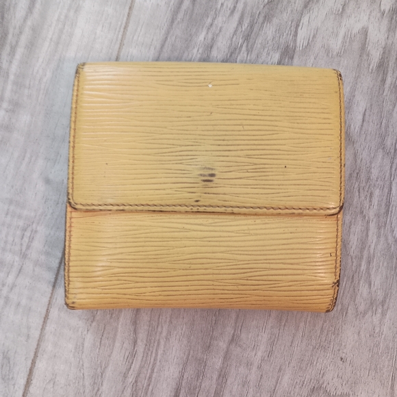 Authentic LOUIS VUITTON Epi Bifold  Wallet Marco Yellow - Picture 2 of 11